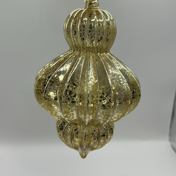 Elegant Gold Glass Ornament - Picture 4 of 12